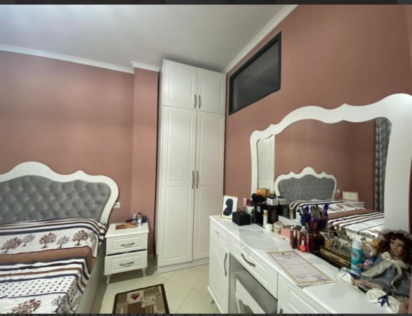 Tirane, jepet me qera apartament 2+1+Ballkon Kati 3, 118 m² 550 € (Rruga Sotir Caci, Prane Restorant Fresku.Tirane)