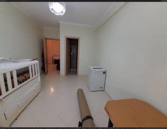 Tirane, jepet me qera apartament 2+1+Ballkon Kati 3, 118 m² 550 € (Rruga Sotir Caci, Prane Restorant Fresku.Tirane)