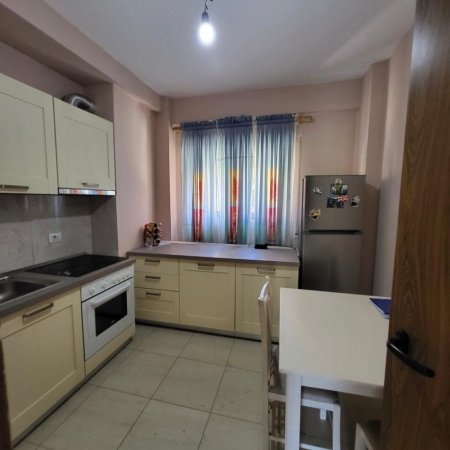 Tirane, jepet me qera apartament 2+1+Ballkon Kati 2, 104 m² 430 € (JEPET ME QIRA APARTAMENT 2+1 PRANE KOPESHTIT BOTANIK TIRANE)