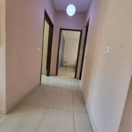 Tirane, jepet me qera apartament 2+1+Ballkon Kati 2, 104 m² 430 € (JEPET ME QIRA APARTAMENT 2+1 PRANE KOPESHTIT BOTANIK TIRANE)