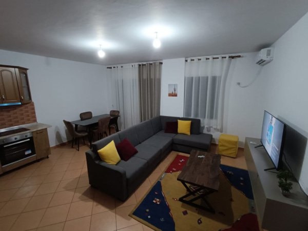 Tirane, jepet me qera apartament 2+1+Ballkon Kati 9, 96 m² 650 € (Rruga Shefqet Musaraj, Njesia Administrative Nr 7 , Prane Kryqezimit 21 Dhjetori. Tirane)