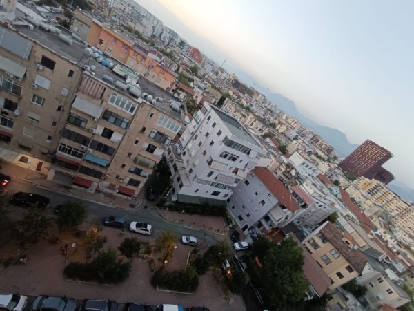 Tirane, jepet me qera apartament 2+1+Ballkon Kati 9, 96 m² 650 € (Rruga Shefqet Musaraj, Njesia Administrative Nr 7 , Prane Kryqezimit 21 Dhjetori. Tirane)