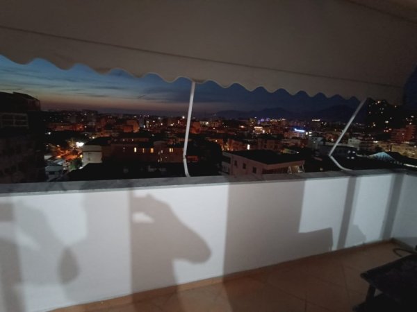 Tirane, jepet me qera apartament 2+1+Ballkon Kati 9, 96 m² 650 € (Rruga Shefqet Musaraj, Njesia Administrative Nr 7 , Prane Kryqezimit 21 Dhjetori. Tirane)