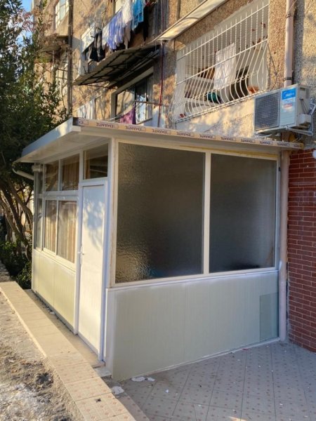 Tirane, jepet me qera apartament 1+1 Kati 0, 70 m² 400 € (Rruga Ramiz Kovaçi, Prane Qendra Spitalore Universitare Nënë Tereza: QSUNT , TIRANE)