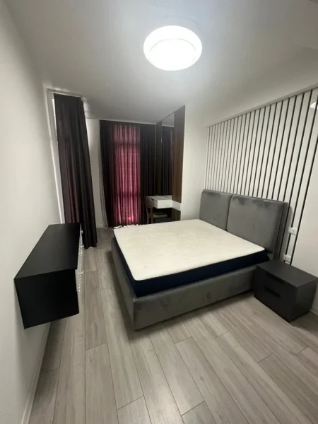 Tirane, jepet me qera apartament 1+1+Ballkon Kati 5, 70 m² 650 € (Komuna e Parisit, Kika 2)