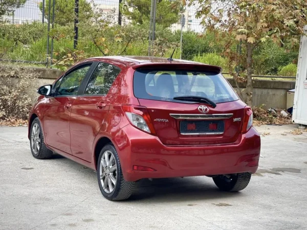 Tirane, shes makine TOYOTA YARIS Benzin, vishnje manuale Klima 172.000 km 5.790 €