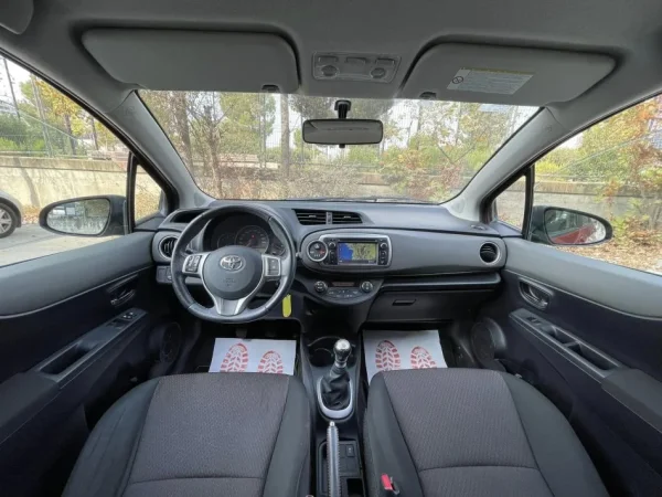 Tirane, shes makine TOYOTA YARIS Benzin, vishnje manuale Klima 172.000 km 5.790 €