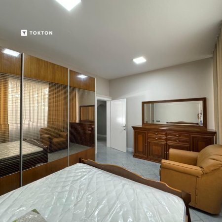 Tirane, jepet me qera 2+1+Ballkon Kati 1, 120 m² 550 € (kodra e diellit)