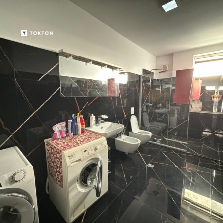 Tirane, jepet me qera 2+1+Ballkon Kati 1, 120 m² 550 € (kodra e diellit)