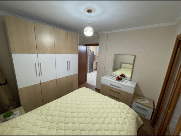 Tirane, jepet me qera apartament 1+1+Aneks+Ballkon Kati 4, 74 m² 550 € (Liqeni Thate)