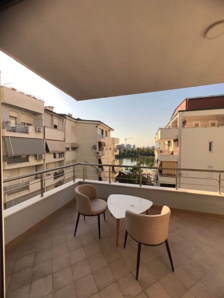 Tirane, jepet me qera apartament 3+1 Kati 4, 102 m² 1.200 € (Liqeni i Thatë)