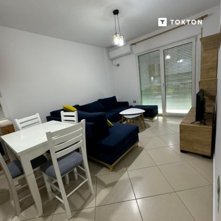 Tirane, jepet me qera apartament 1+1 Kati 3, 67 m² 500 € (porcelani)