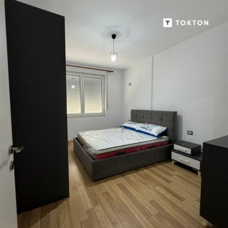 Tirane, jepet me qera apartament 1+1 Kati 3, 67 m² 500 € (porcelani)