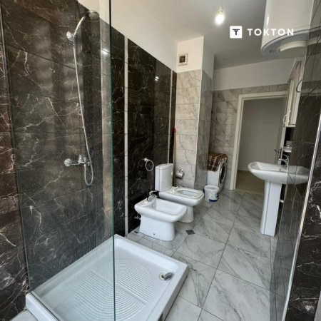 Tirane, jepet me qera apartament 1+1 Kati 3, 67 m² 500 € (porcelani)