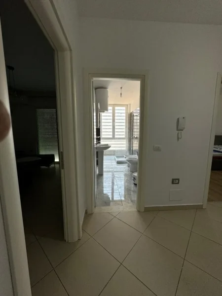 Tirane, jepet me qera apartament 1+1 Kati 3, 67 m² 500 € (Porcelan)