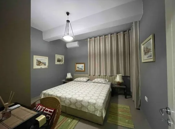 Tirane, jepet me qera apartament 1+1 Kati 3, 86 m² 550 € (Stacioni i Trenit)