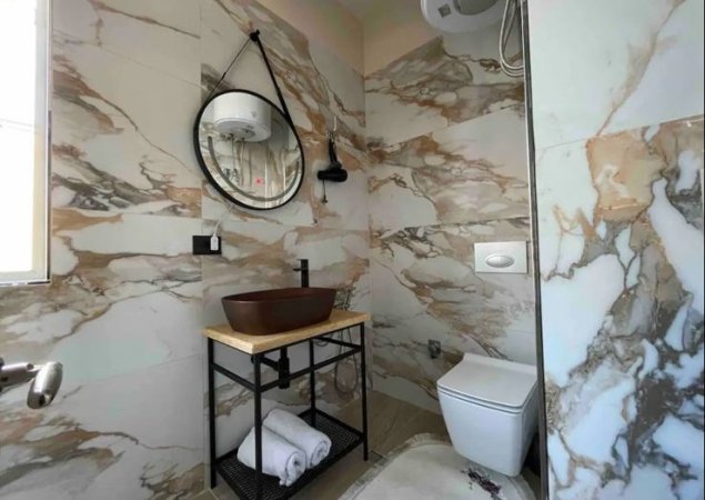 Tirane, jepet me qera apartament 1+1 Kati 3, 86 m² 550 € (Stacioni i Trenit)