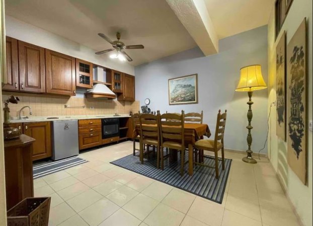 Tirane, jepet me qera apartament 1+1 Kati 3, 86 m² 550 € (Stacioni i Trenit)