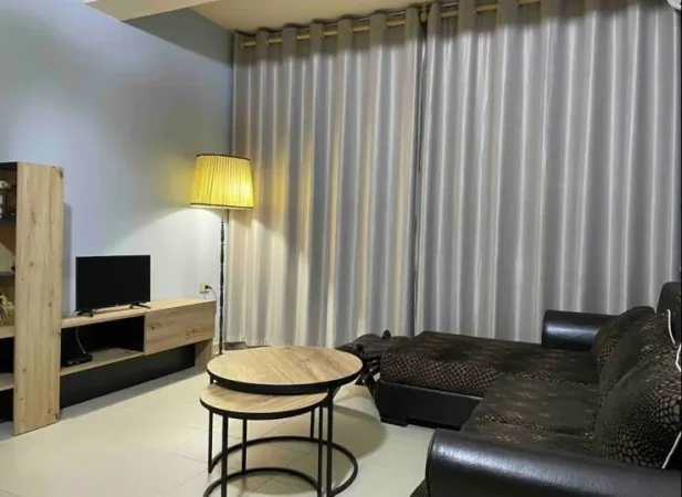 Tirane, jepet me qera apartament 1+1 Kati 3, 86 m² 550 € (Stacioni i Trenit)