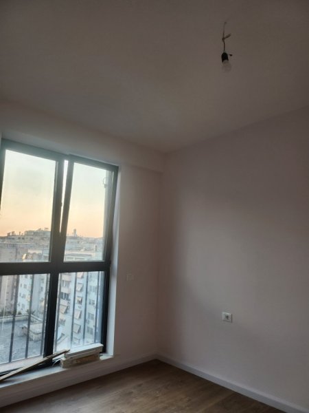 Tirane, jepet me qera ambjent biznesi Kati 1, 900 € (Kompleksi Dinamo)