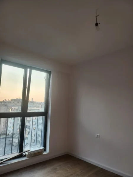 Tirane, jepet me qera ambjent biznesi Kati 2, 800 € (Kompleksi Dinamo)