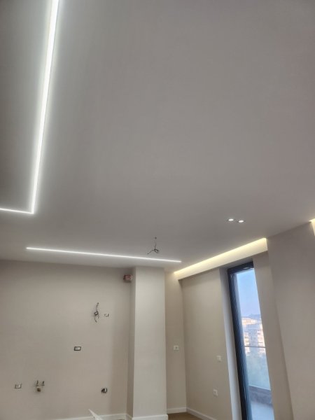 Tirane, jepet me qera apartament 3+1 Kati 4, 1.200 €