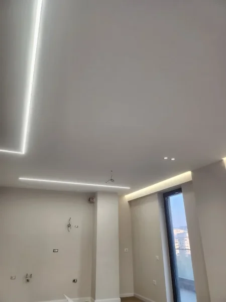 Tirane, jepet me qera apartament 3+1 Kati 4, 1.200 €