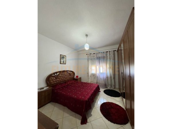 Durres, jepet me qera apartament 2+1 Kati 5, 120 m² 300 € (Prane Palace , Plazh Durres)