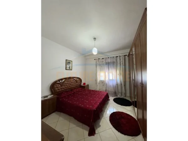 Durres, jepet me qera apartament 2+1 Kati 5, 120 m² 300 € (Prane Palace , Plazh Durres)