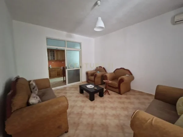 Tirane, jepet me qera apartament 2+1 Kati 1, 334 m² 500 € (Allias)
