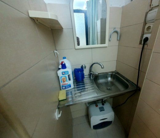 Tirane, jepet me qera garsonier 1+1 Kati 1, 23.000 € (rruga e kavajes)