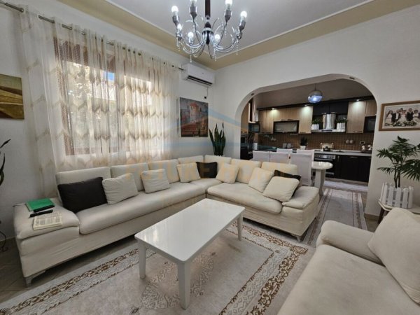 Durres, shitet apartament 3+1 Kati 0, 131 m² 150.000 € (Shkozet , Durres)