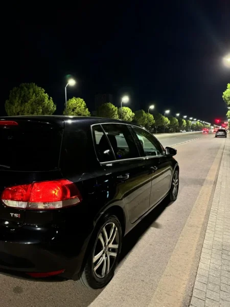 Tirane, shes makine Golf 6 - 1.4 Benzin, e zeze automatik Kondicioner 240.000 km 7.000 €