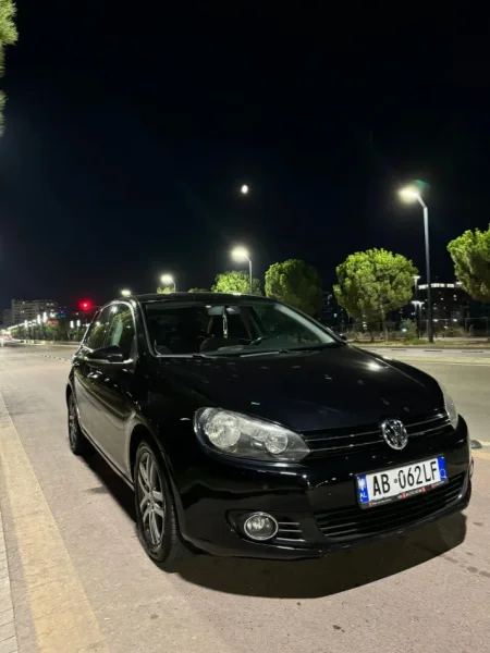 Tirane, shes makine Golf 6 - 1.4 Benzin, e zeze automatik Kondicioner 240.000 km 7.000 €