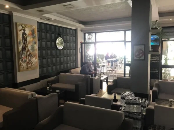 Tirane, shitet ambjent biznesi Kati 0, 70 m² 220.000 € (KOMUNA E PARISIT)