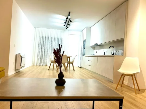Tirane, shitet apartament 2+1 Kati 2, 139 m² 250.000 € (Kopshti Botanik)