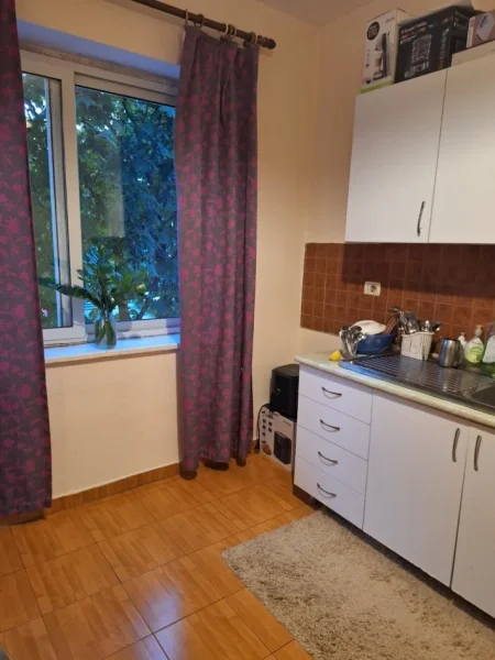Tirane, jepet me qera zyre Kati 2, 75 m² 1.500 € (BLLOKU)