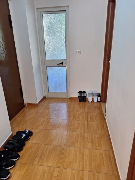 Tirane, jepet me qera zyre Kati 2, 75 m² 1.500 € (BLLOKU)