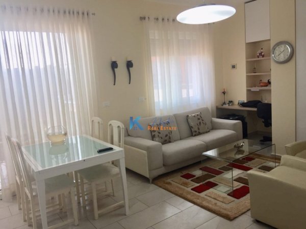 Tirane, jepet me qera apartament 1+1 Kati 7, 67 m² 700 € (Rruga e Bogdaneve)