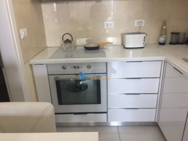 Tirane, jepet me qera apartament 1+1 Kati 7, 67 m² 700 € (Rruga e Bogdaneve)