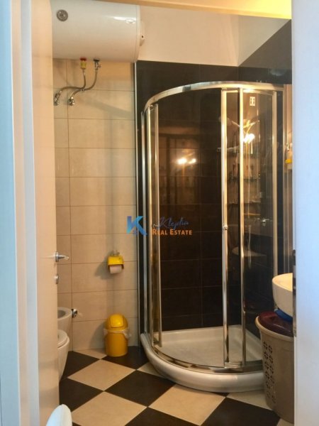 Tirane, jepet me qera apartament 1+1 Kati 7, 67 m² 700 € (Rruga e Bogdaneve)