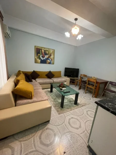 Tirane, jepet me qera apartament 2+1+Ballkon Kati 1, 100 m² 500 € (MINE PEZA)