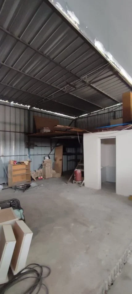 Tirane, jepet me qera ambjent biznesi Kati 0, 1.000 m² 1.000 € (Rinas)