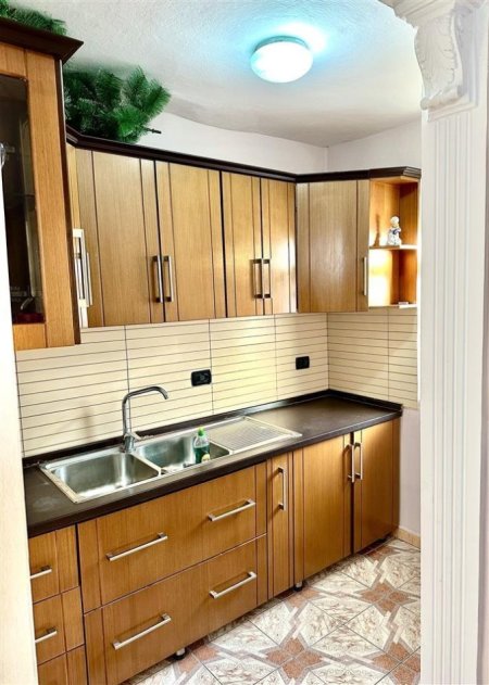 Tirane, jepet me qera apartament 1+1+Ballkon , 55 m² 450 € (FERIT XHAJKO)