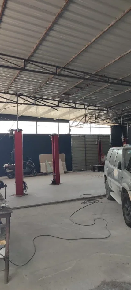 Tirane, jepet me qera magazine Kati 0, 240 m² 1.000 € (Prane Rinasit)