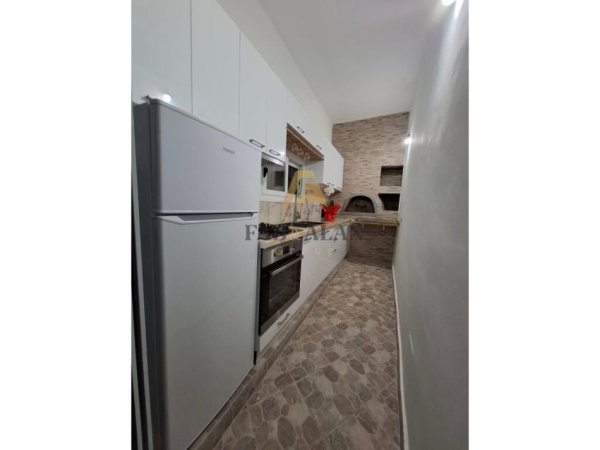 Vlore, shitet Shtepi 1 Katshe , (prane Hotel Jonufres)