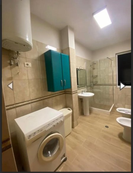 Tirane, jepet me qera apartament 1+1 Kati 3, 70 m² 450 € (Rruga Peti)