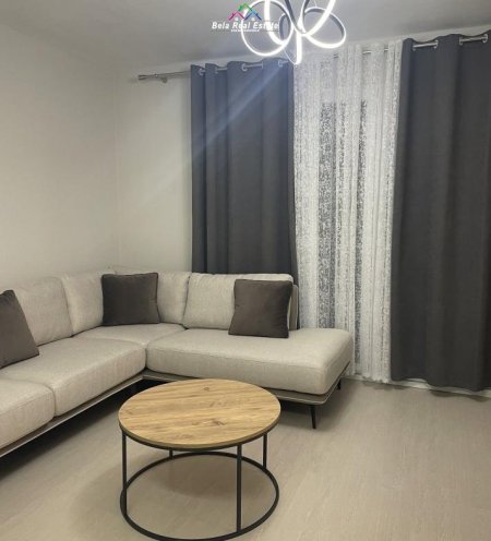 Tirane, jepet me qera apartament 2+1 Kati 5, 103 m² 600 € (fusha e aviacionit)