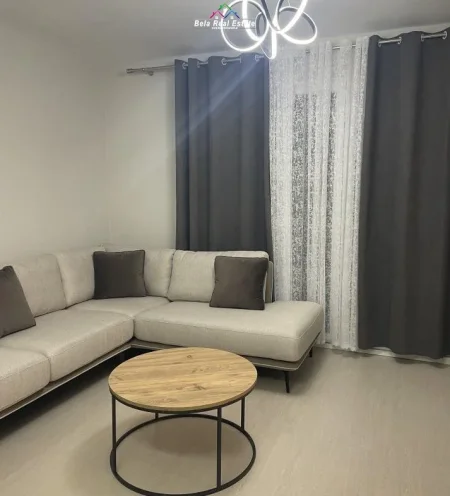 Tirane, jepet me qera apartament 2+1 Kati 5, 103 m² 600 € (fusha e aviacionit)