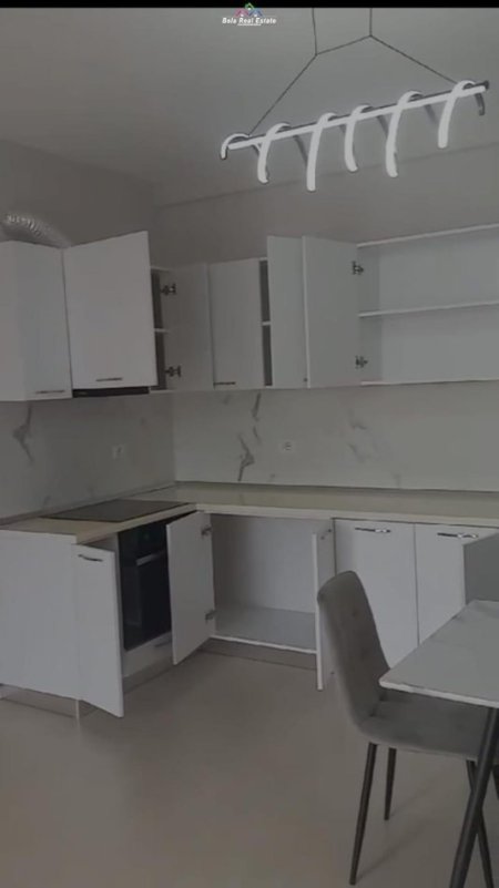 Tirane, jepet me qera apartament 2+1 Kati 5, 103 m² 600 € (fusha e aviacionit)